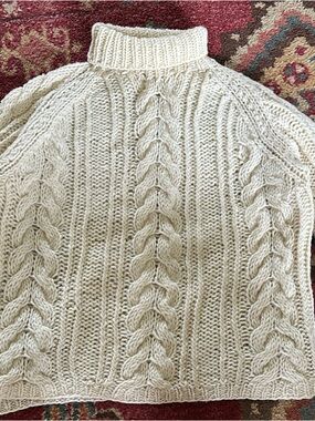 Chunky Cable Knit Turtleneck Sweater in Cream, Small
